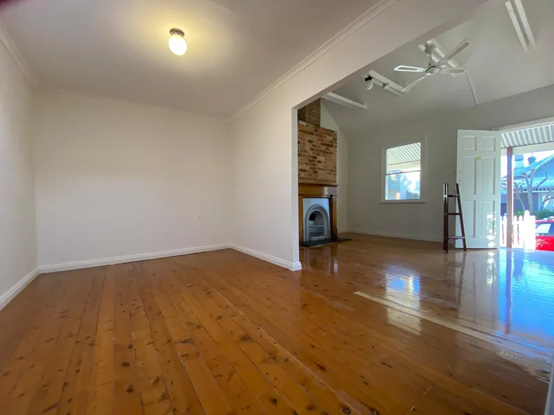 NEWLY RENOVATED 4 BEDROOM HOUSE (FRONT)