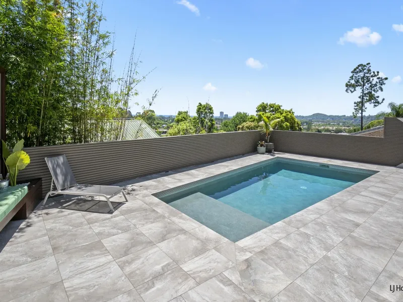 STUNNING ENTERTAINER - AMAZING VIEWS, POOL & BAR