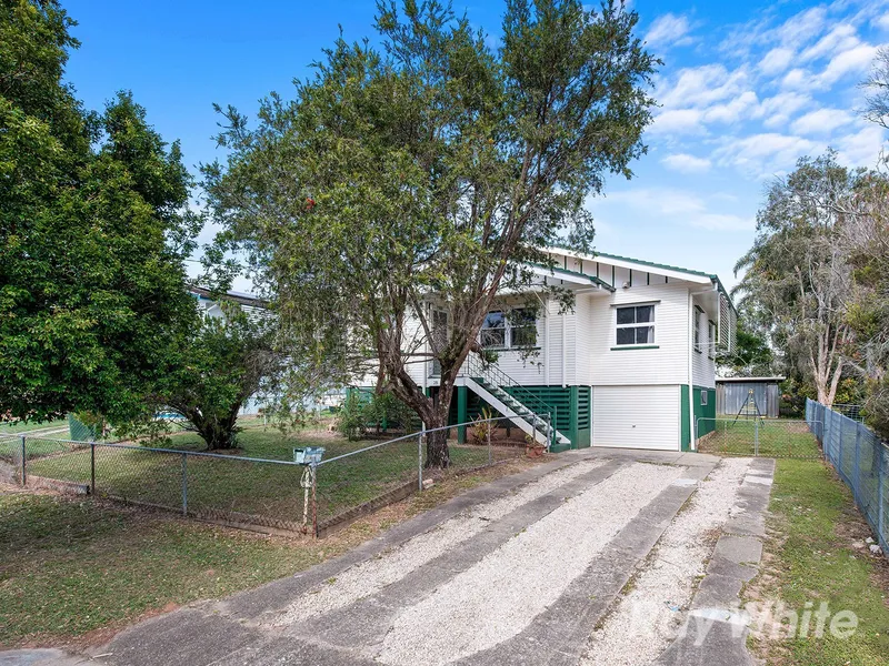 Great position, quiet street, high-set queenslander close to everything!