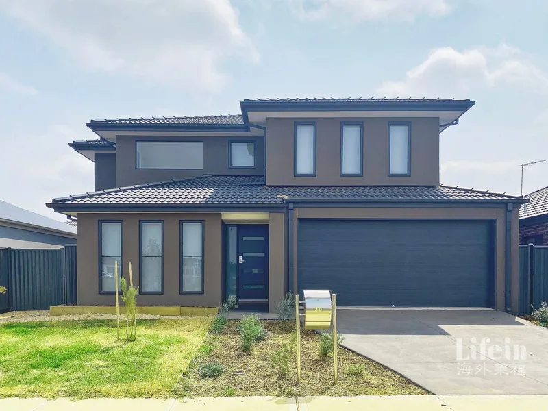 Warmly Double Storeys House With 4 Bedrooms At Tarneit !
