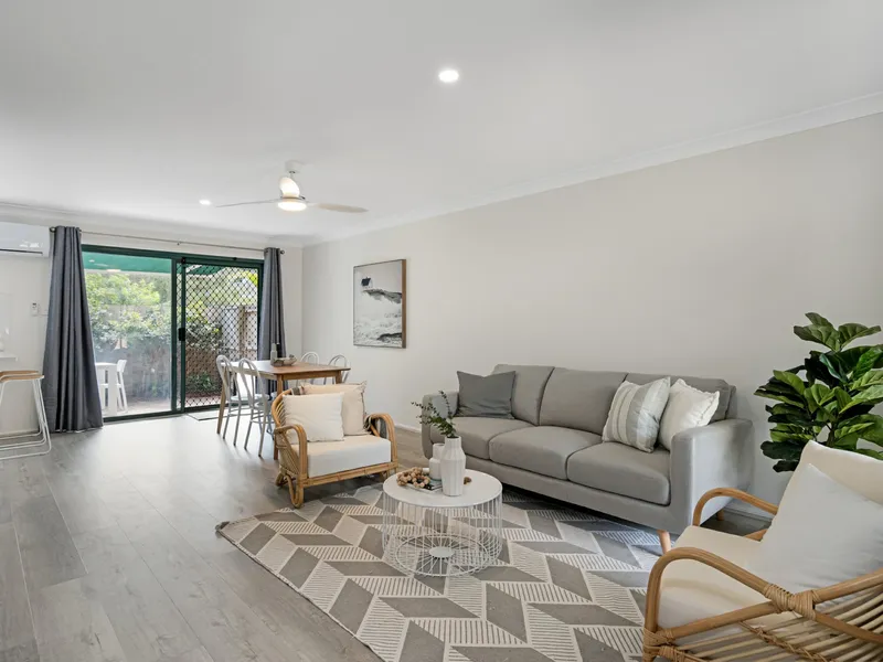 Exquisitely Renovated ‘Generously Sized’ 3 Bed Townhouse in Commanding Central Carrara Location Don’t Miss Inspecting This One!