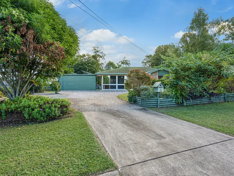 DUAL LIVING, SIDE ACCESS, 1315m2 BLOCK...WHAT MORE COULD YOU WANT?