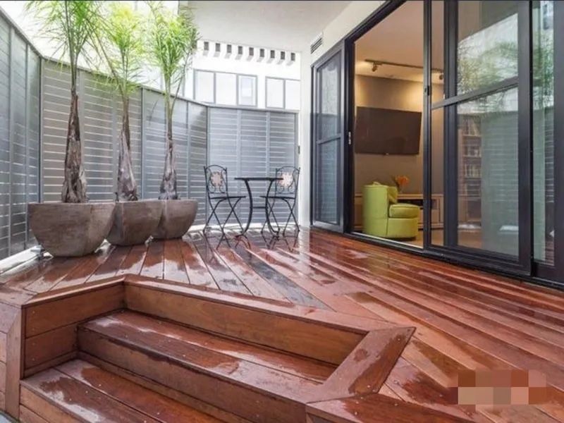 Stunning ground floor 2B apartment with huge backyard!