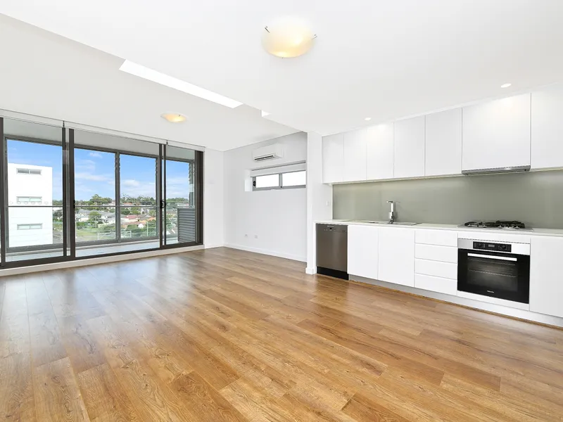 Stunning Top Floor Apartment
