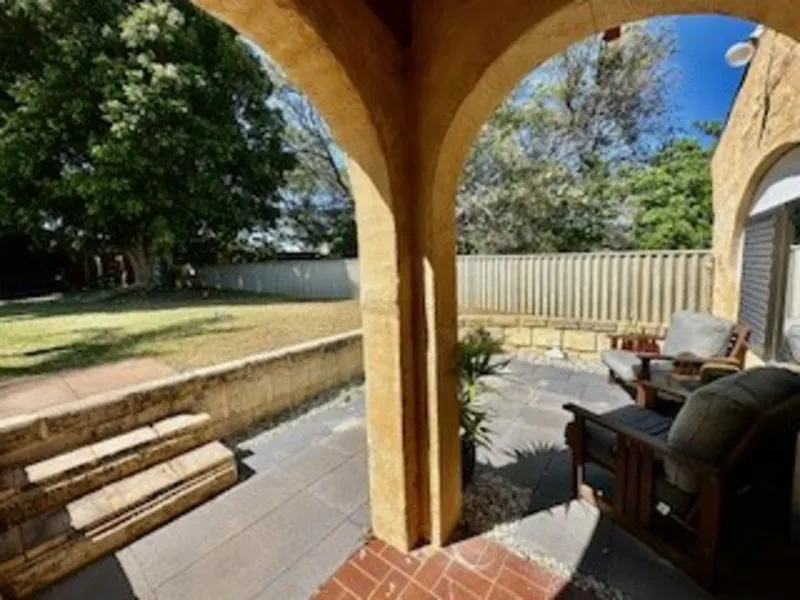 QUIRKY CHARMER – SUNSET BEACH AREA