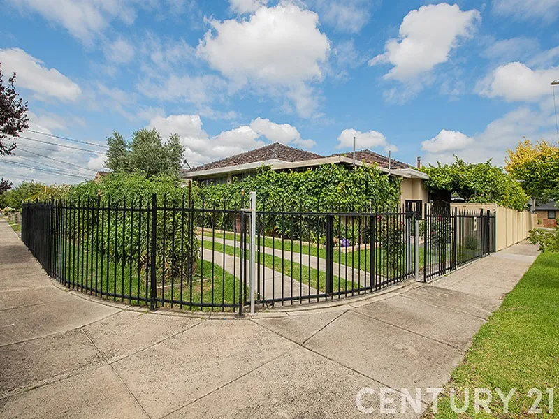 Spacious entertainer with stunning backyard appeal!