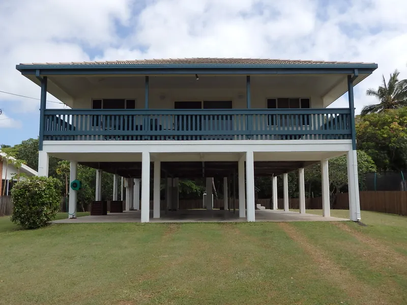 HOLIDAY RENTAL overlooking the islands.