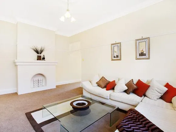 Top floor Art Deco Apartment with Sunny Terrace -NEW PAINT AND CARPET INSTALLED !