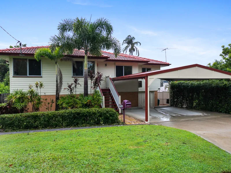 ELEVATED FAMILY LIVING WITH NORTH FACING ENTERTAINING