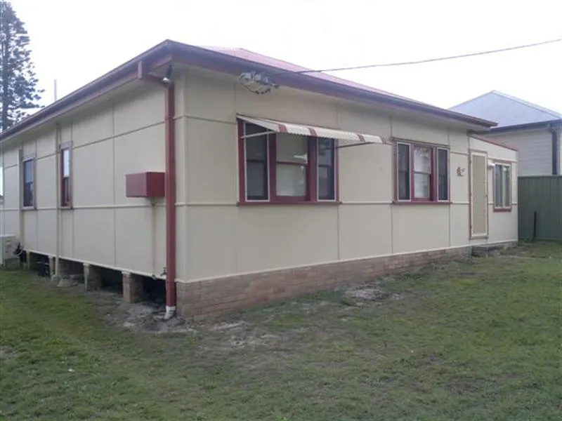 Good size house walk to Toowoon Bay Beach