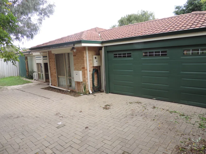 *** Big 487sqm Land with 3 BED 2 BATH HOME *** 3 LIVING AREAS ***