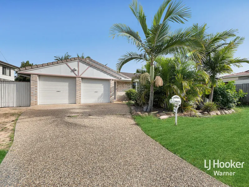 CLOSE TO SCHOOLS & SHOPS WITH GREAT ENTERTAINING & SHED!!