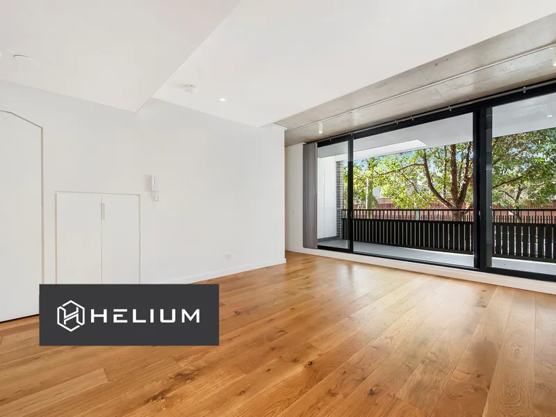 Spectacular Split Level Apartment In Near New Condition