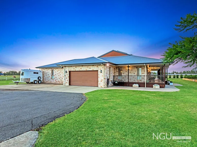 64 SQUARE EXECUTIVE HOMESTEAD & HORSE PROPERTY - 7 Bed 3 Bath on 54 Acres with Town Water, Shed & Pool!