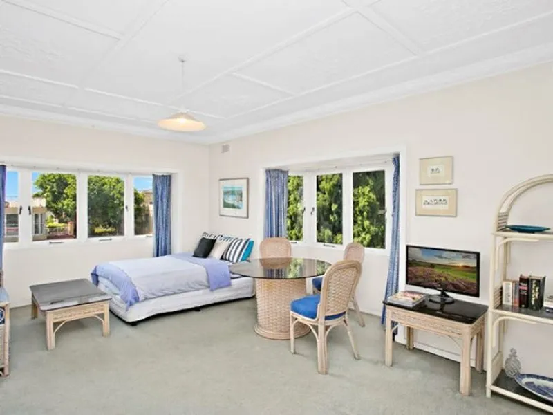 Sunlit Studio Moments to Balmoral Beach