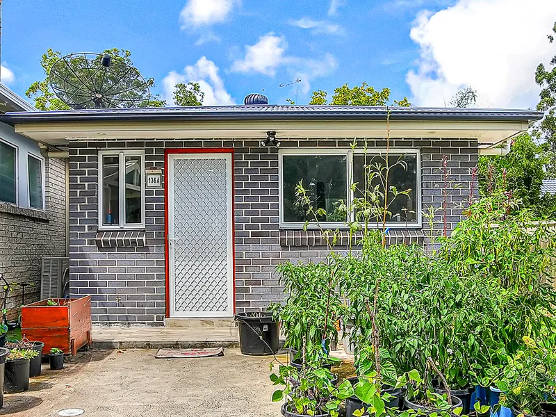 Young Granny Flat (Water and Gas included)