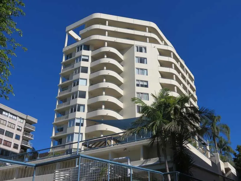 Large 2 bedroom apartment high on the Kangaroo Point peninsula.