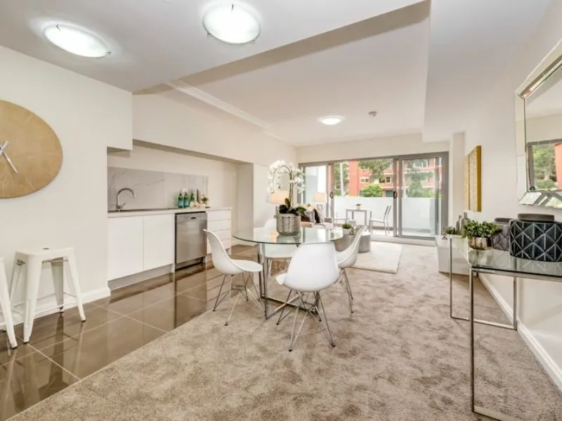 MODERN BRIGHT APARTMENT WITH CONVENIENCE !!!