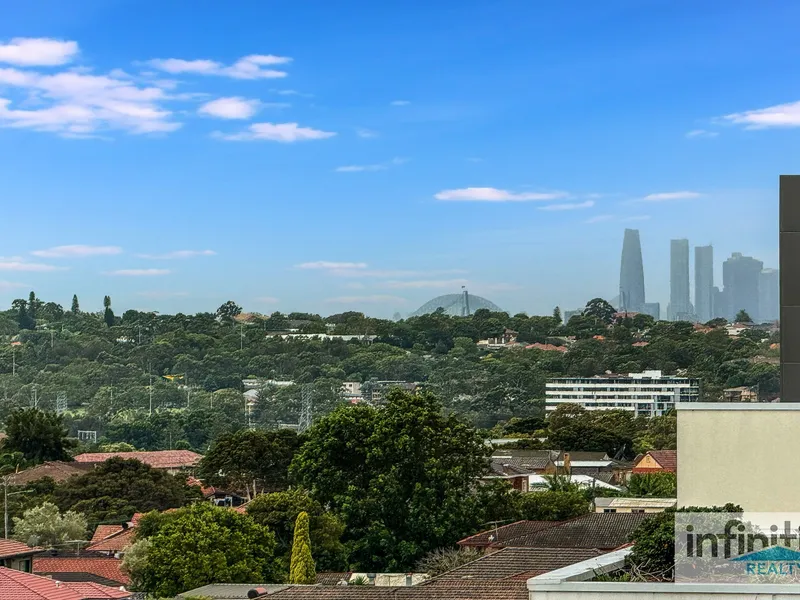 Two-Bedroom plus Study Apartment with Amazing distant & city skyline views