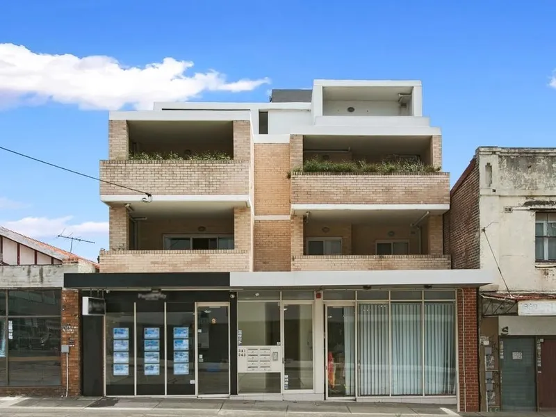 LARGE Modern Apartment With Ducted Air - Condition