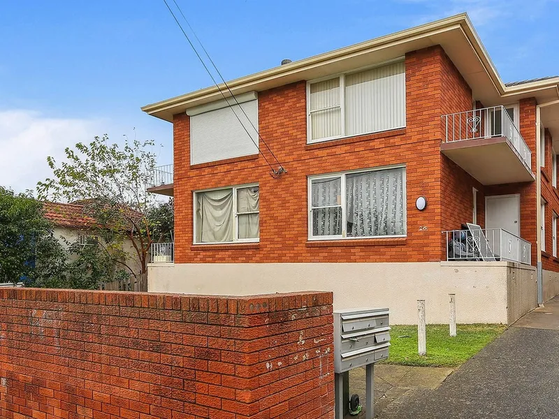 Two bedroom unit in the heart of Lakemba !!