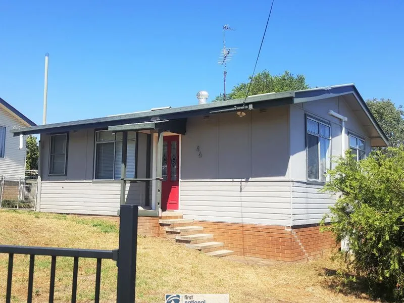 NEAT AS A PIN - Great Location