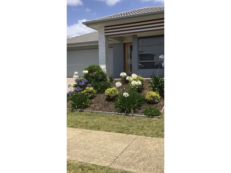 HOME IN THE COOMERA WATERS ESTATE WITH ACCESS TO THE 2 REC CENTRES, 24 /7 SECURITY