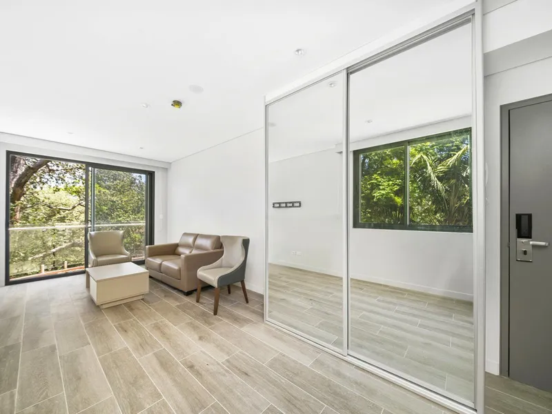 Modern studio in head of roseville Easy access to transportation