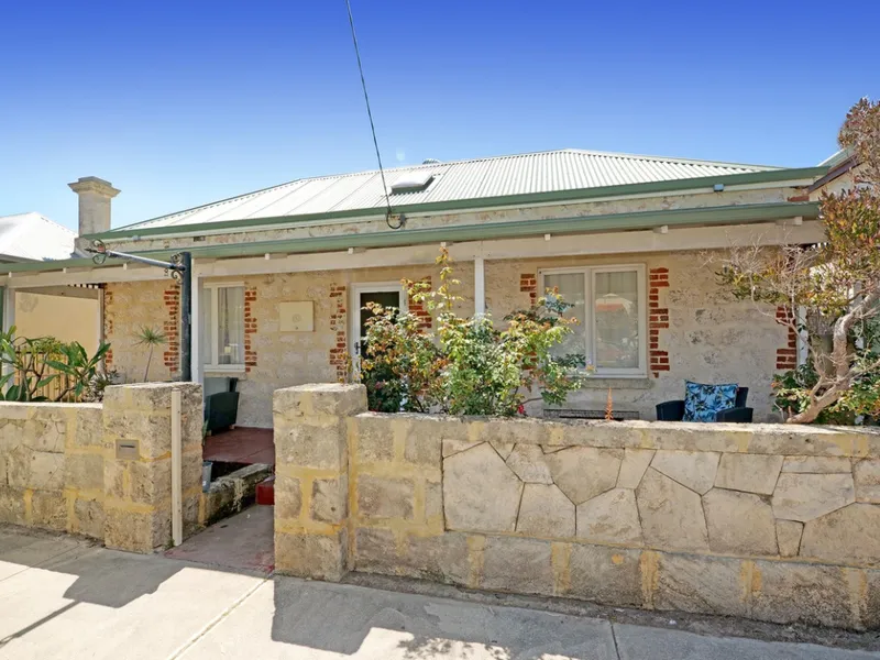 A terrific home with 6 Bedrooms! It’s fabulous!