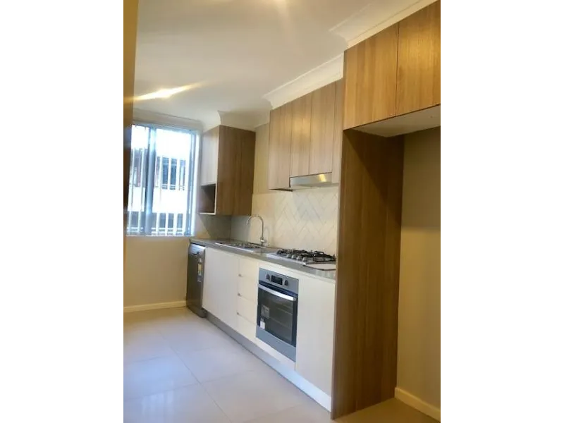 Modern 1 bedroom unit - 20% under market rent!