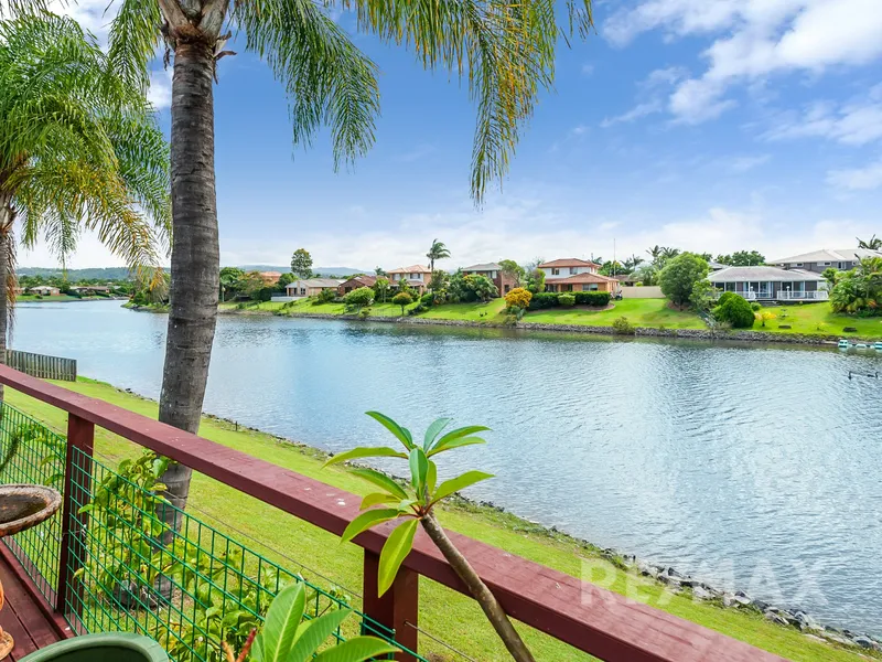 WATERFRONT TOWNHOUSE.