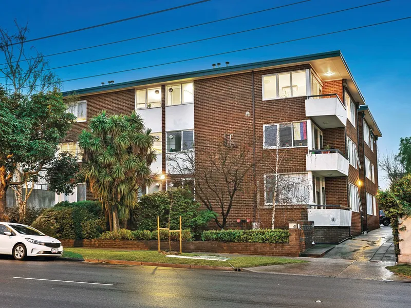 Top floor three bedroom apartment