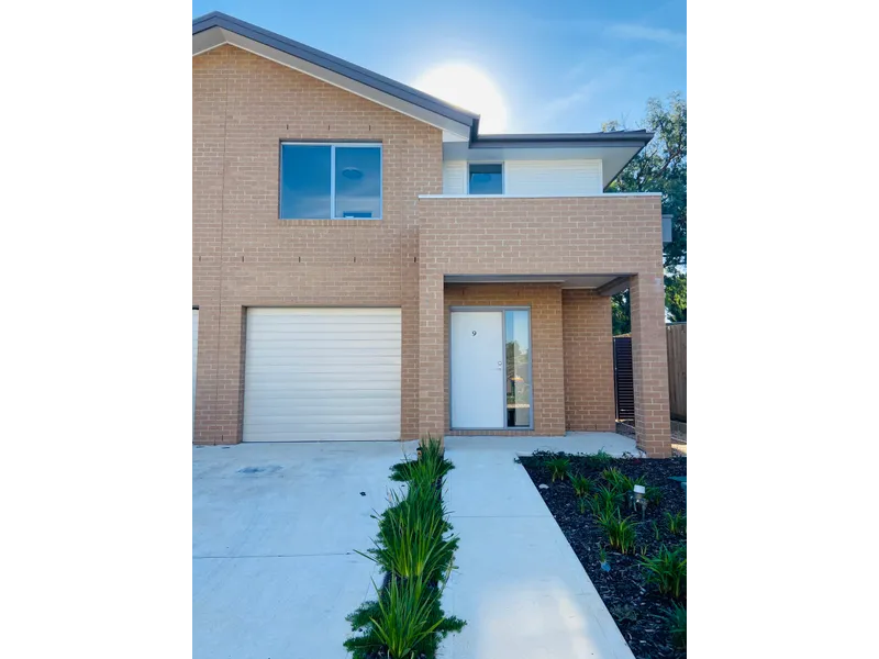 BRAND NEW MODERN TOWNHOUSE