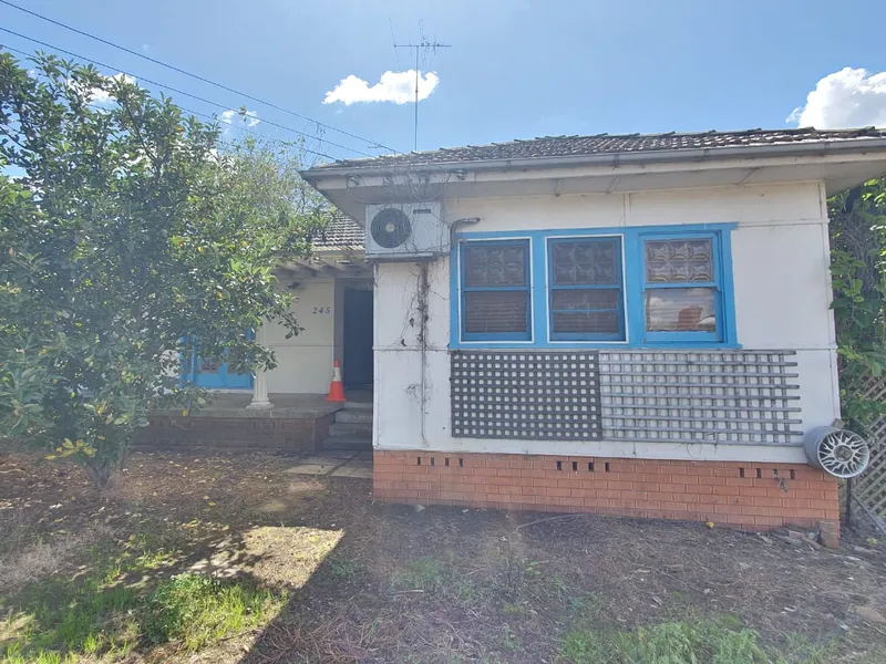 3 bedroom fibro house + study on farm land property