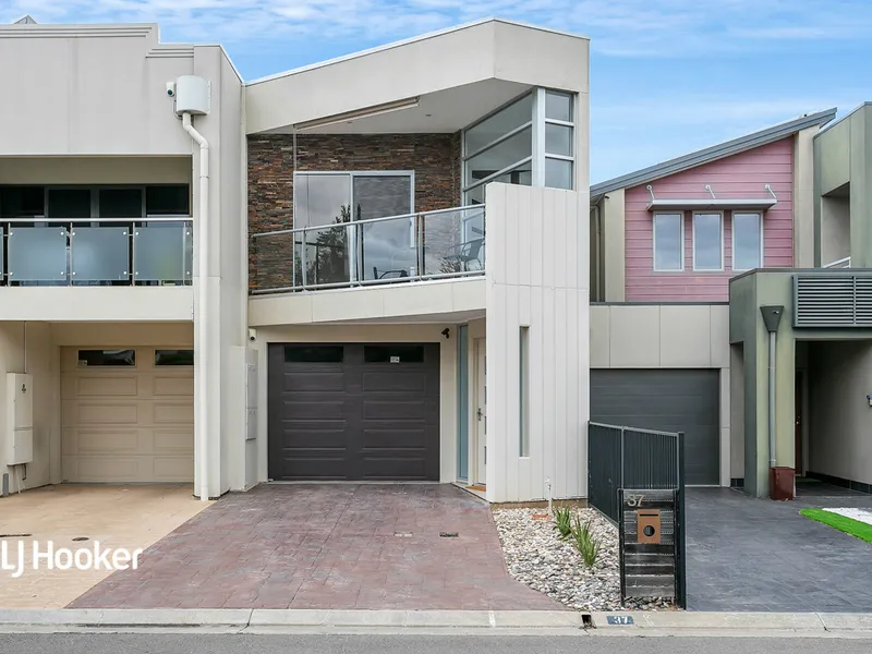 Low Maintenance Lifestyle with Park Setting!