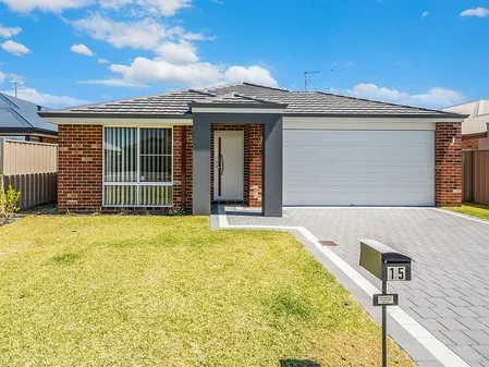 MODERN, LOW MAINTENANCE LIVING - 4x2 IN VISTA PRIVATE ESTATE!