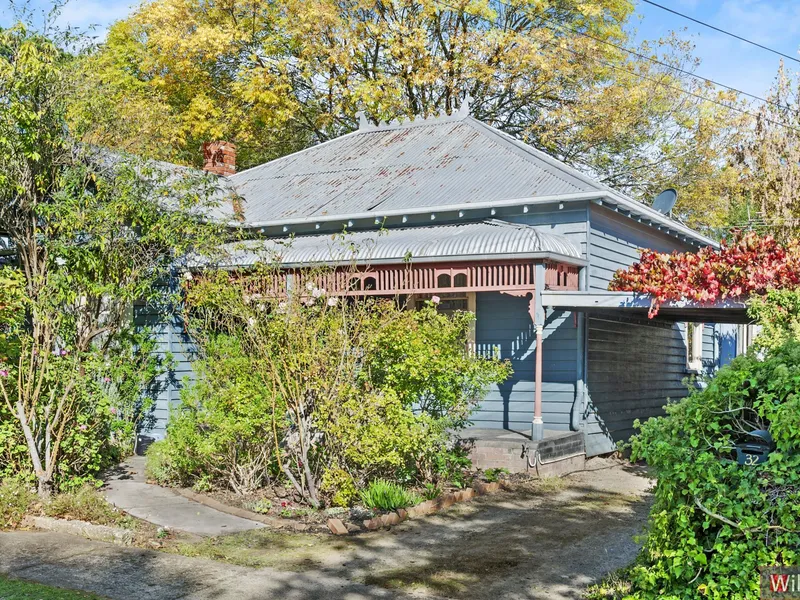 PERIOD HOME ON HUGE ALLOTMENT IN PRESTIGIOUS INNER EAST LOCALE