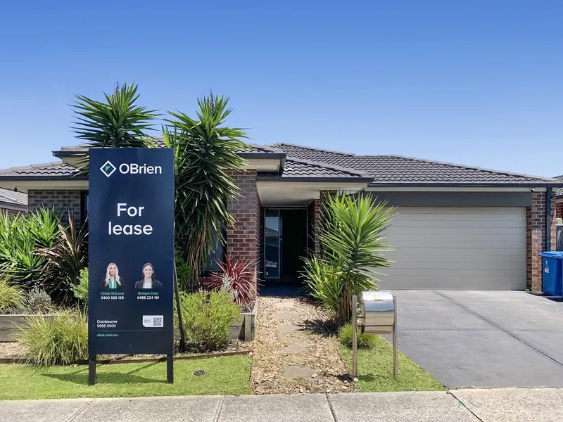 SPACIOUS HOME WITH 3 LIVING AREAS- 6 MONTH LEASE