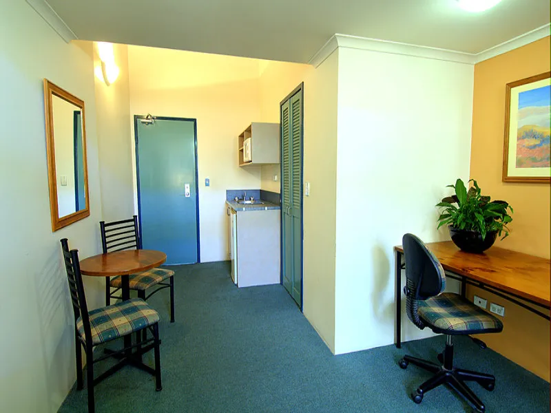 Comfortable & convenient unit available now