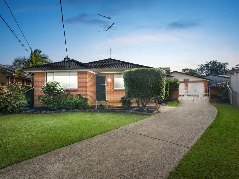 Stunning Family Home on 815m2 with Pool & Workshop!