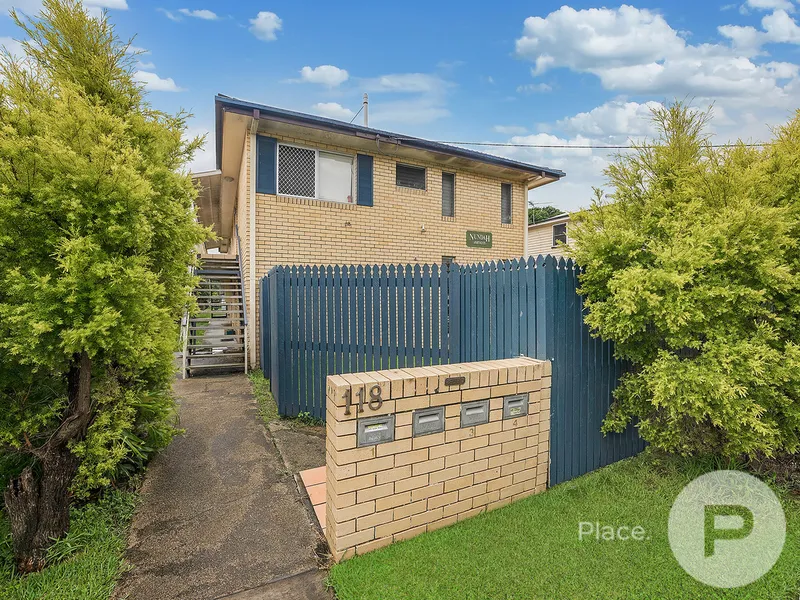 Rare find, lowset apartment with massive courtyard!
