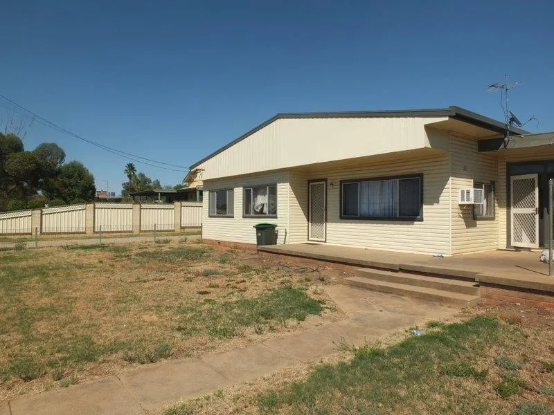 DUPLEX - LAKE VIEWS
