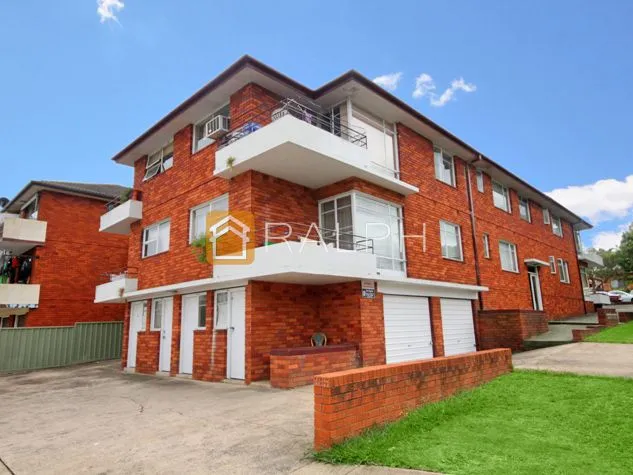Top floor residence in a great location - ONE WEEKS FREE RENT