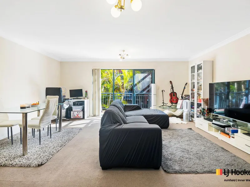 A Captivating Haven in Ashfield's Heart