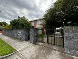 Secure spacious living set in ideal location