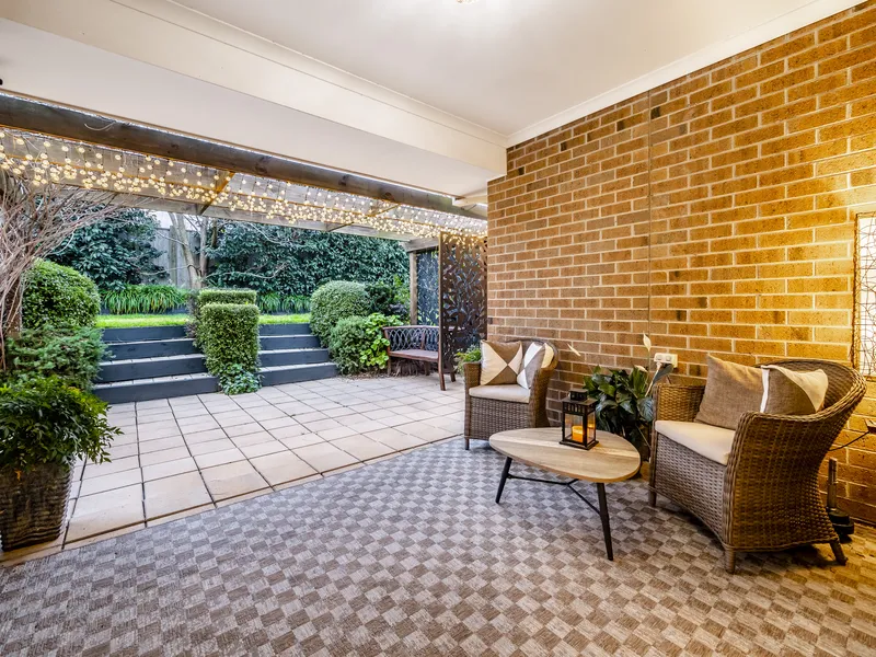 **GRAND OPENING THIS WEEK** ELEVATED FAMILY HAVEN SET ON SOME 800M2 - SIMPLY MOVE IN, UNPACK & RELAX!