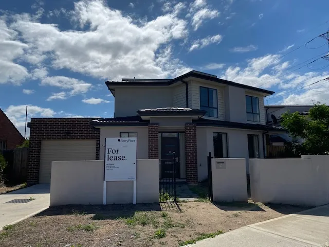 Near New - Fantastic Location!