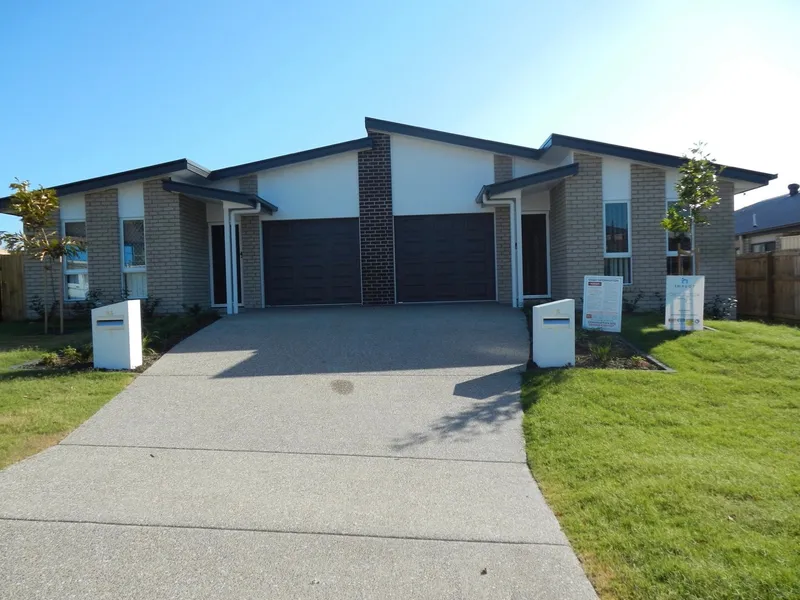 Neat & tidy 2 bedroom duplex with great yard!