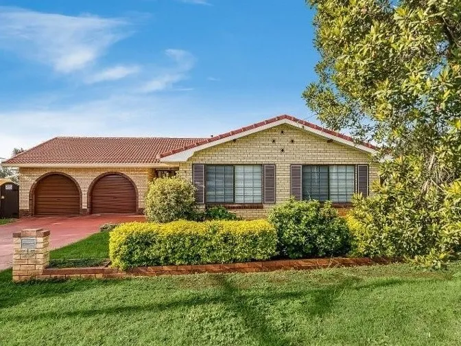 Large Family Home in Sought-After Smithfield Estate!