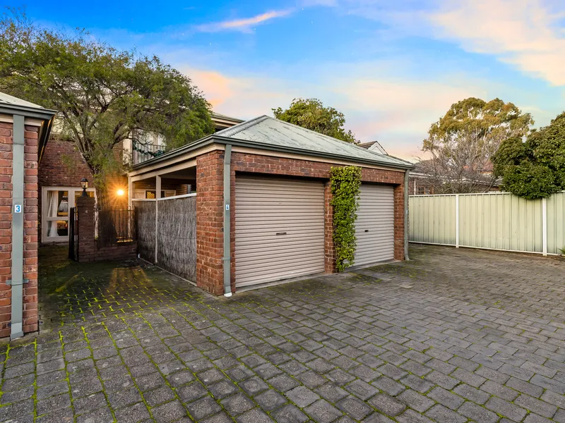 SUPREMELY STYLISH & UPDATED UNIT 2-MINUTES TO THE VIBRANT PARADE NORWOOD